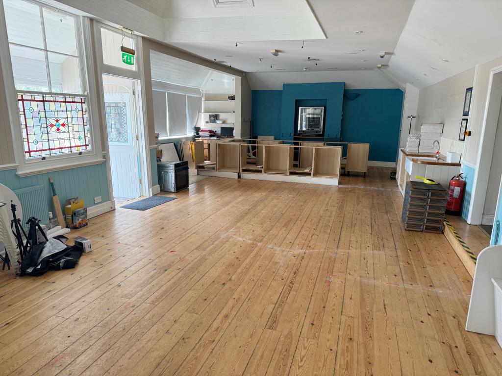Lot: 90 - FORMER COOKERY SCHOOL WITH PLANNING FOR CONVERSION TO RESIDENTIAL - Main Hall